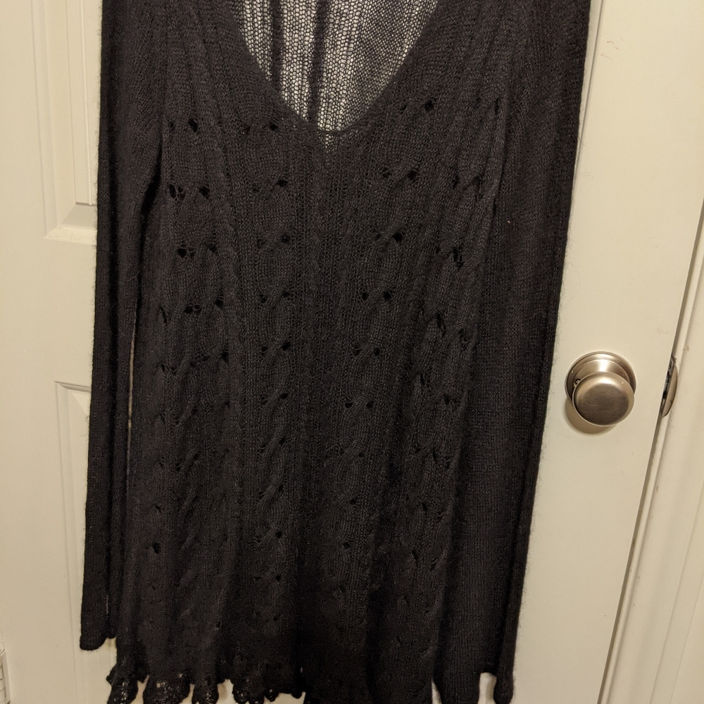 Free People Black 🖤 pull over sweater - Picture 5 of 10